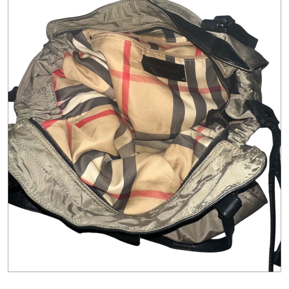 Burberry shoulder tote very spacious - Picture 7 of 10